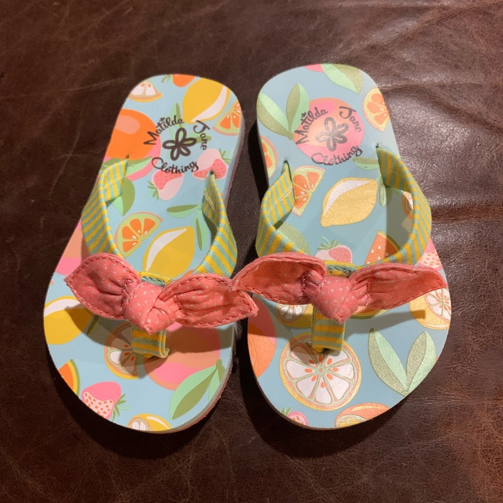 MJ NWOT flip flops